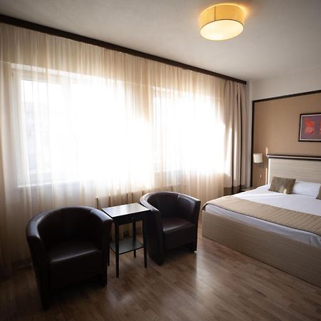 Hotel Check Inn Timisoara Ngoại thất bức ảnh