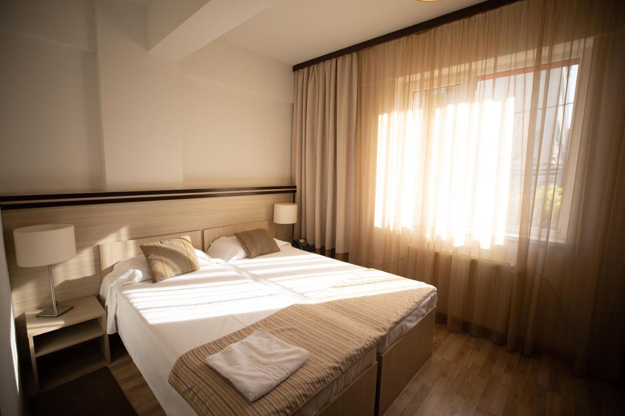Hotel Check Inn Timisoara Ngoại thất bức ảnh