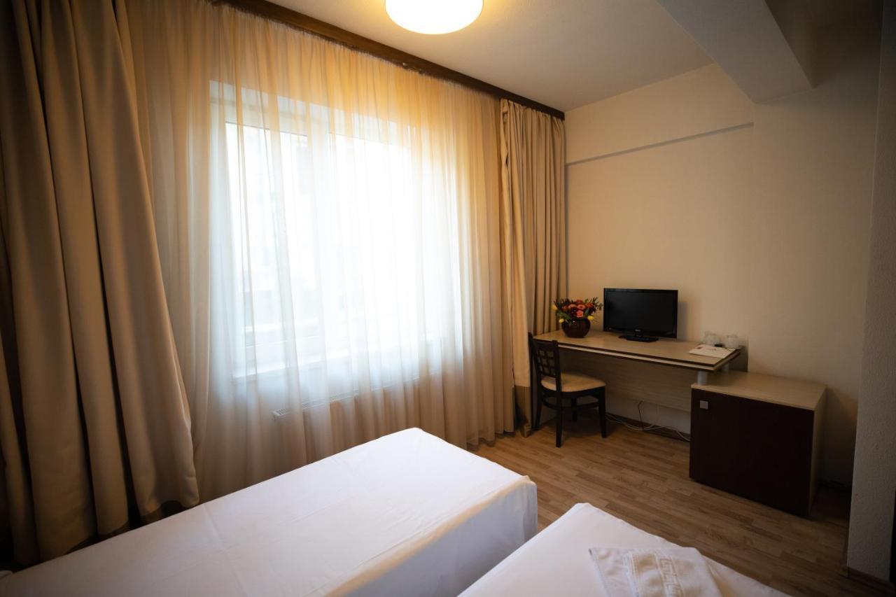 Hotel Check Inn Timisoara Ngoại thất bức ảnh
