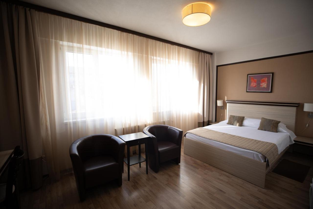 Hotel Check Inn Timisoara Ngoại thất bức ảnh