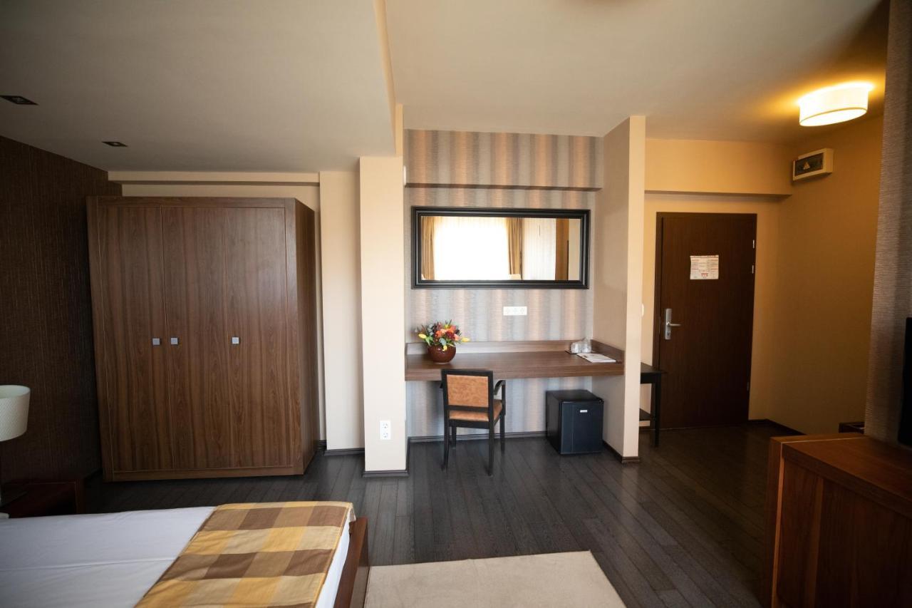 Hotel Check Inn Timisoara Ngoại thất bức ảnh