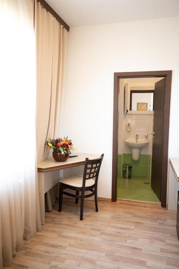 Hotel Check Inn Timisoara Ngoại thất bức ảnh