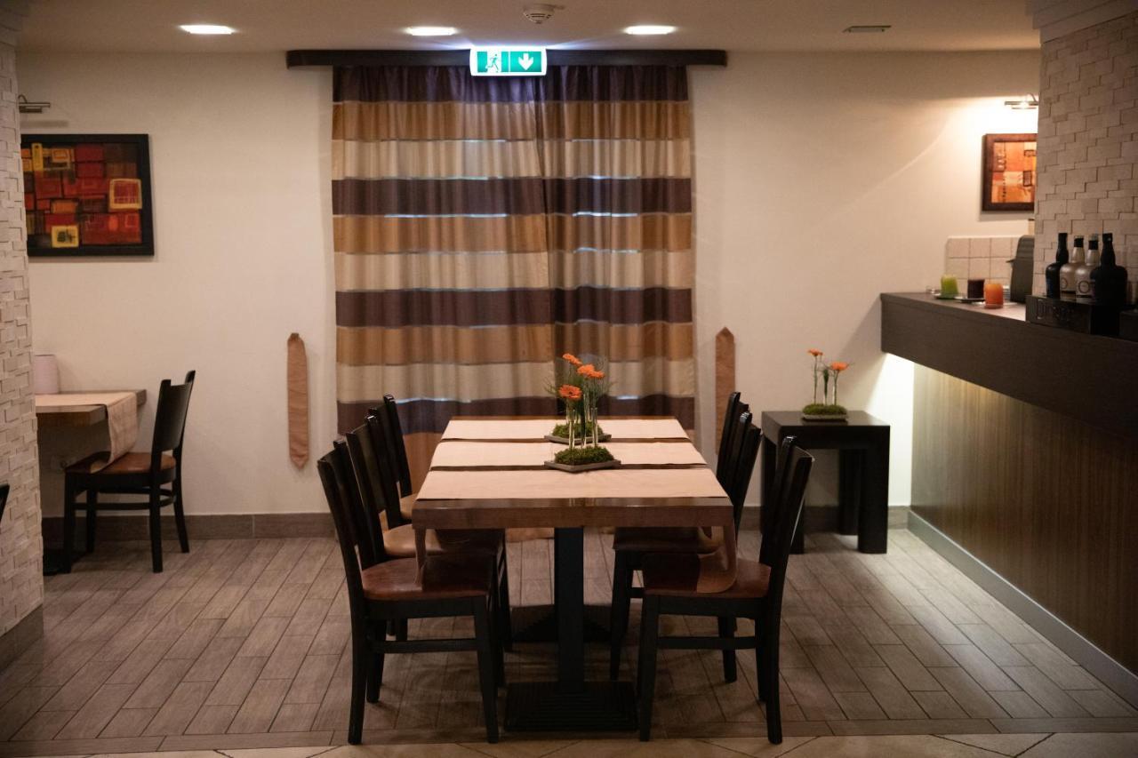 Hotel Check Inn Timisoara Ngoại thất bức ảnh