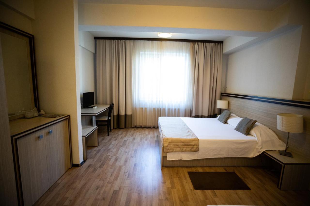 Hotel Check Inn Timisoara Ngoại thất bức ảnh