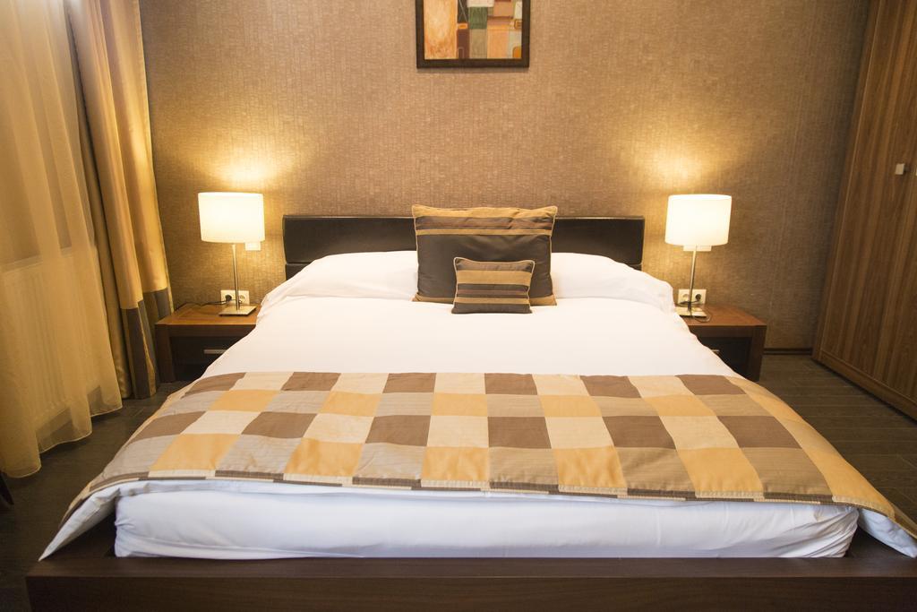 Hotel Check Inn Timisoara Ngoại thất bức ảnh