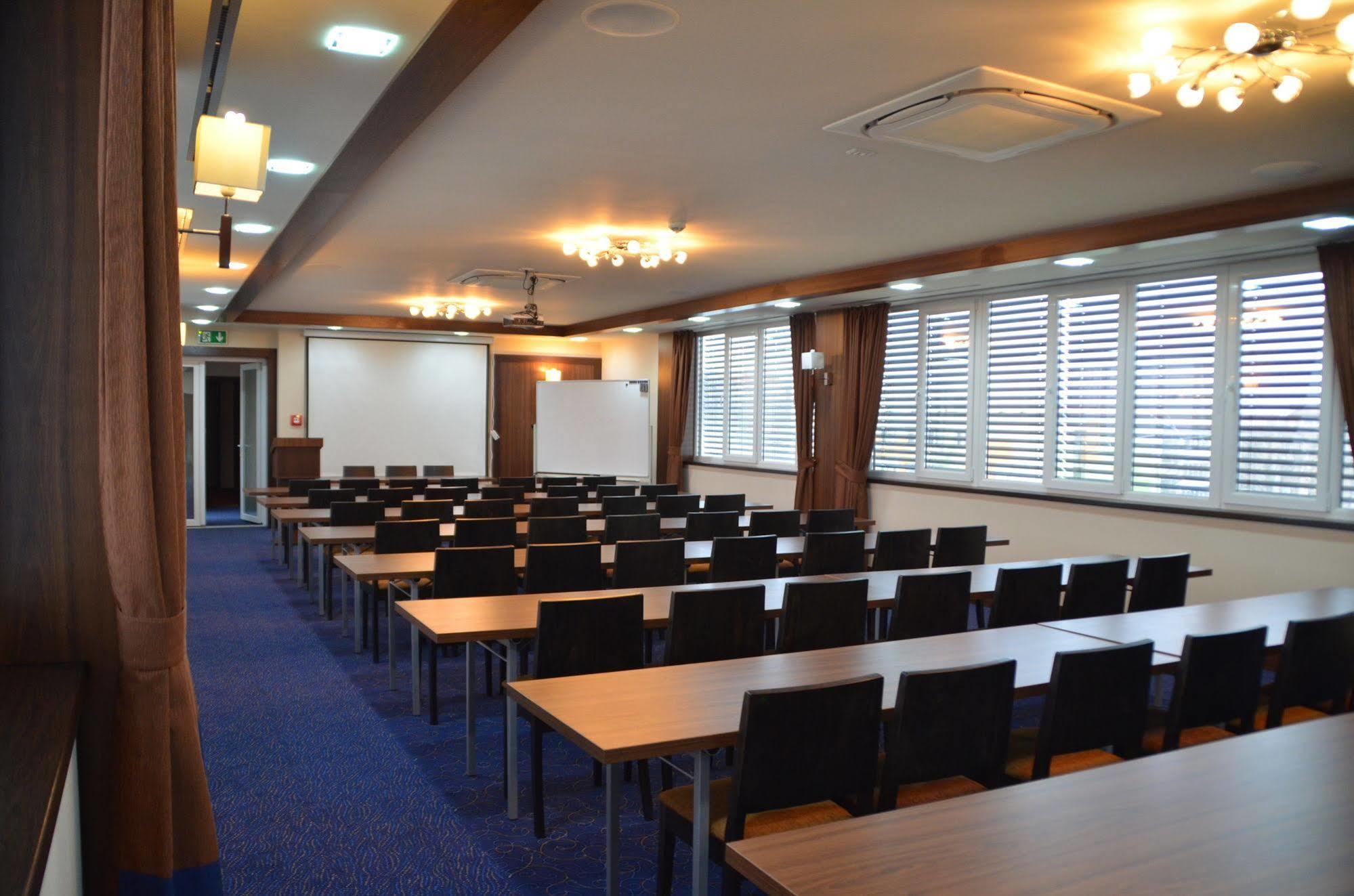 Hotel Check Inn Timisoara Ngoại thất bức ảnh