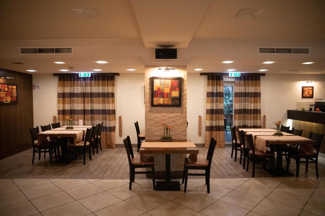 Hotel Check Inn Timisoara Ngoại thất bức ảnh